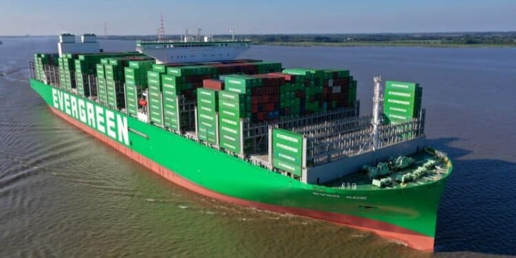 Photos: World's Largest Container Ship ‘Ever Ace’ Visits HHLA Photos: World’s Largest Container Ship ‘Ever Ace’ Visits HHLA