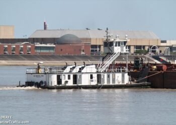 One Dead, One Missing After Skiff Carrying Tug Crew Capsizes in Louisiana
