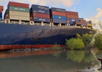 Containership Runs Aground on Lower Mississippi