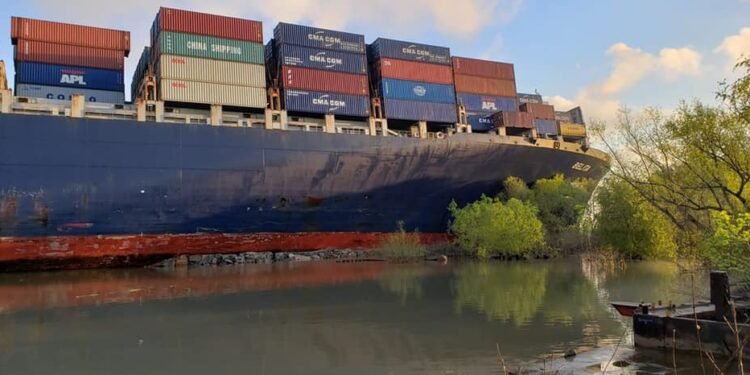 Containership Runs Aground on Lower Mississippi Containership Runs Aground on Lower Mississippi
