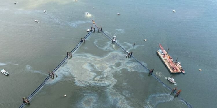 Photos: Source Of Oil Discharges Found From Section Six Of MV Golden Ray Wreck