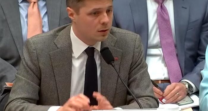 Congressional panel obtains a lesson on aquatic electrification image description