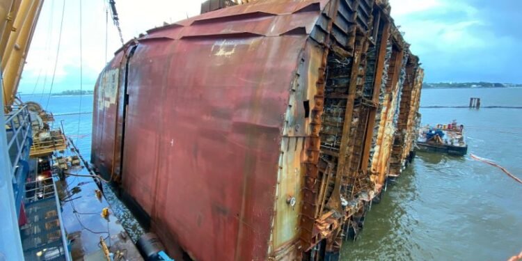 Photos: Wreck Of MV Golden Ray Undergoes Final Cut