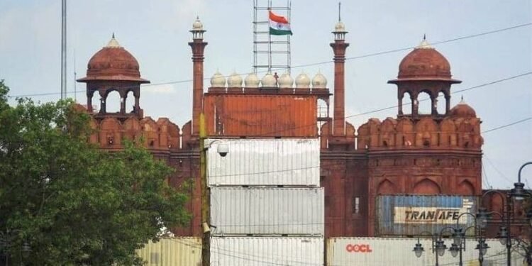 India: Shipping Containers Used To Strengthen Security For Independence Day