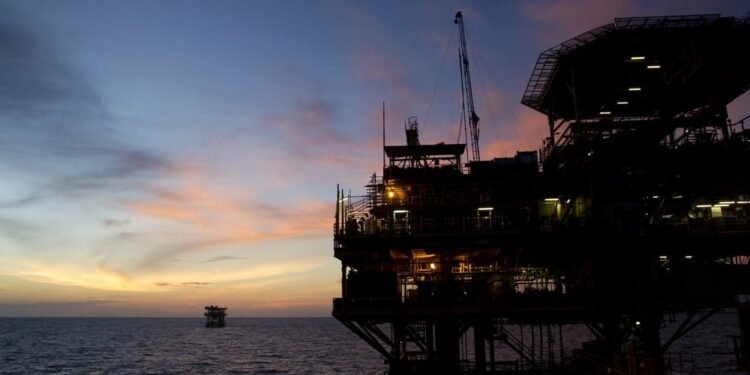 UK Imposes Travel Restrictions to North Sea Oil and also Gas Installations offshore rig