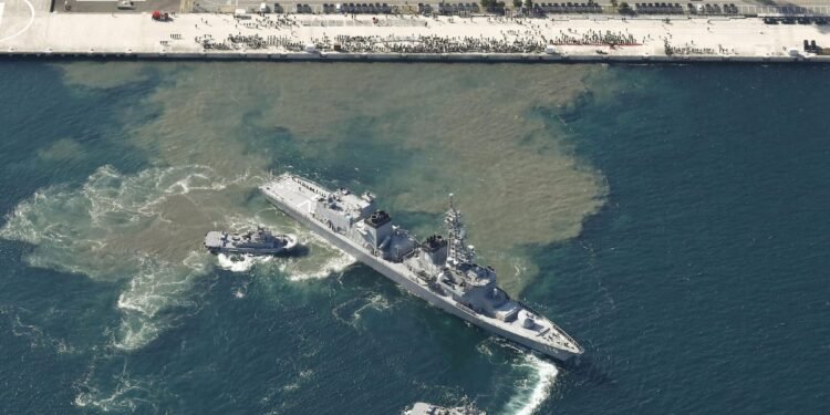Japanese Warship Departs for Gulf of Oman to Patrol Oil Lifeline