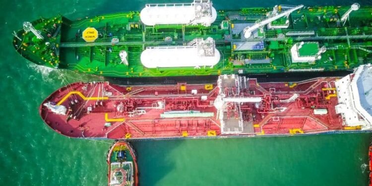 PETRONAS Marine Conducts First LNG Bunkering Operation Successfully
