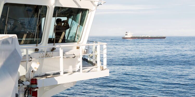 Oil Shippers Raise Offers for Middle East Route on Gulf Risk ship navigation bridge