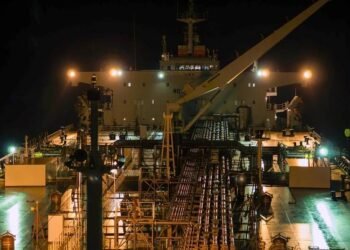 Iran says US to Lift Oil and Shipping Sanctions, US Says Nothing Agreed