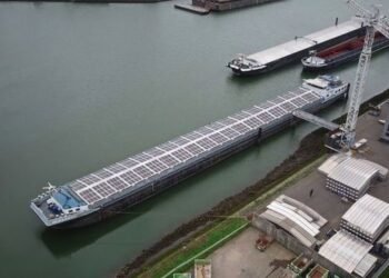 Rotterdam Start-Up Makes Inland Shipping Sustainable With Ultra-Thin Solar Panels