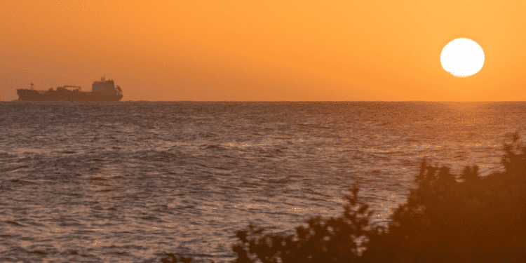 One Of The World’s Largest Oil Tankers Could Sink Or Explode Any Day Off Yemen