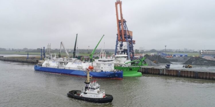 Nauticor Claims First Ship-to-Ship LNG Bunkering in Germany