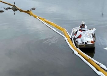USCG Investigates Vessel Suspected To Have Cracked Oil Pipeline With Anchor