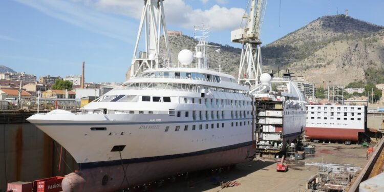 Photos: Cruise Ship Cut in Half, ‘Stretched’ in Italy Photos: Cruise Ship Cut in Half, ‘Stretched’ in Italy