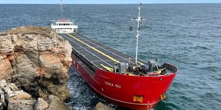 Grounded Ship Vera Su’s Captain And Second Assistant Captain To Remain In Custody
