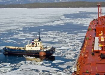 Moscow Eyes Ban on Foreign Ships Carrying Russian Fuel via Northern Sea Route
