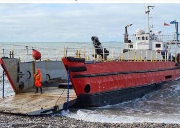 French Fishermen Block British boat off St Malo Amid Fishing Licenses Row