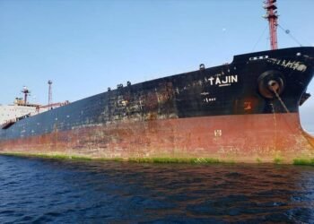 Spain Detains Tanker for Dumping Oil off Canary Islands