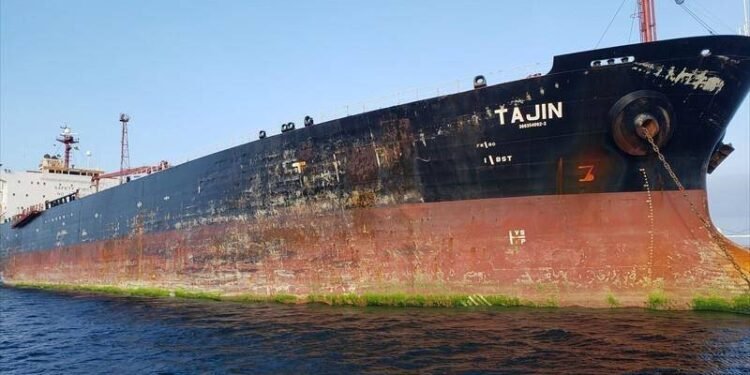 Spain Detains Tanker for Dumping Oil off Canary Islands Spain Detains Tanker for Dumping Oil off Canary Islands