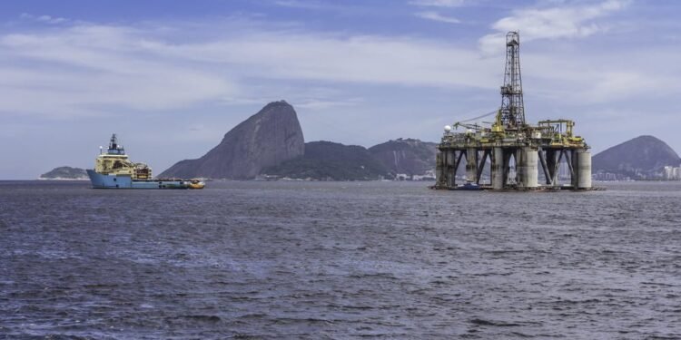 Big Oil Stuns Brazil in Back- to-Back Auction Flops offshore drilling rig brazil