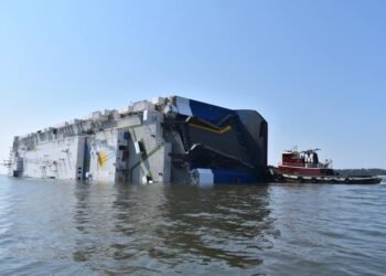 golden ray capsizing