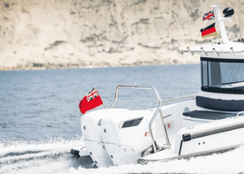 World’s First Diesel-Hydrogen Fuelled Outboard Demonstrated With Clean Maritime Consortium