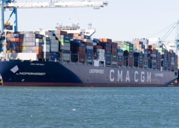 CMA CGM & & To talEnergies Launch First Ship -To-Containership LNG Bunkering In Marseille Fos