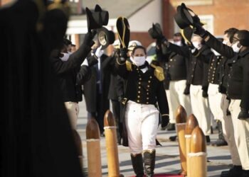 First Woman Takes Command Of World’s Oldest Commissioned Warship Afloat [Photos]