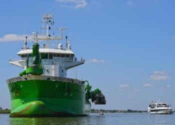 Elbe River Dredging Kicks Off