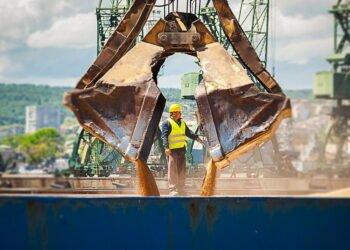 bulk-ship-loading-grain