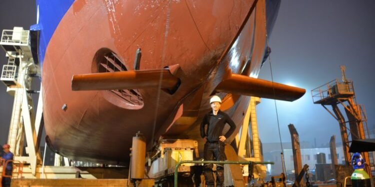 Photos: Wavefoil To Produce Energy-Saving Foils For Ships With ÉIrecomposites