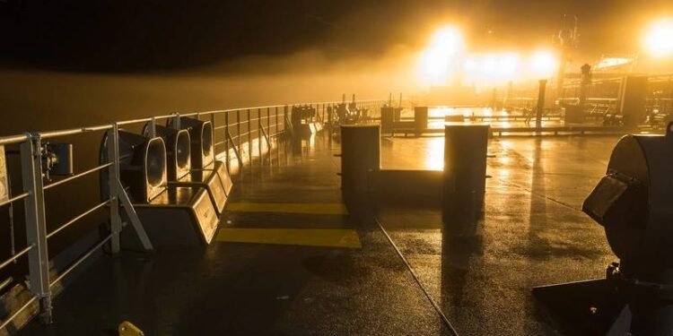 Iran's Navy Thwarts Pirate Attack on Iranian Tanker Iran's Navy Thwarts Pirate Attack on Iranian Tanker