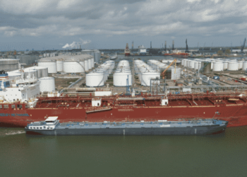World’s First Barge-To-Ship Methanol Bunkering Conducted By Methanol-Dual Fueled Chemical Tanker