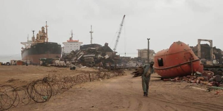 Pakistani Workers Poisoned During Scrapping Of Infamous Mercury-Laden Tanker: NGO Shipbreaking