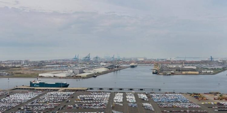 CMA CGM to Buy Auto Logistics Firm Gefco