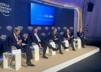 As a panelist, MOL President & CEO Hashimoto (2nd from right) participates in the Accelerating Shipping Decarbonization and the Global Transition session at Davos meeting