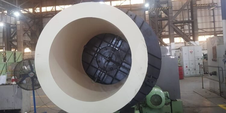 Drydocks World mounts Thordon's biggest tail bearing Drydocks World installs Thordon’s largest rudder bearing