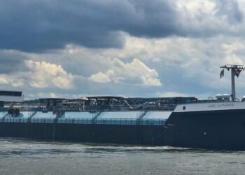 LNG london bunker vessel