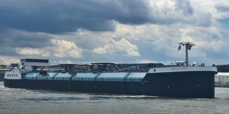 Europe's First Inland-Waterway LNG Bunker Vessel Begins Operations in Rotterdam LNG london bunker vessel