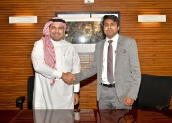 Rawabi Oil and Gas VP, Ahmed Alqadeeb (left) and MariApps