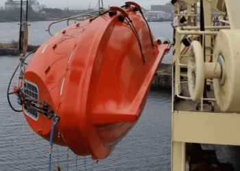 Lifeboat hung up USCG