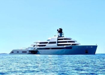 Yacht Linked to Russian Oligarch Leaves Barcelona