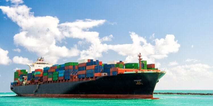 Banks With $100 Billion in Shipping Loans Get Strict on Climate containership sailing