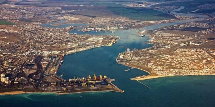 Ukraine Says All Its Ports Remain Closed to Ship Traffic