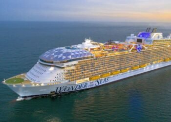 Wonder of the Seas Royal Caribbean International - side & front