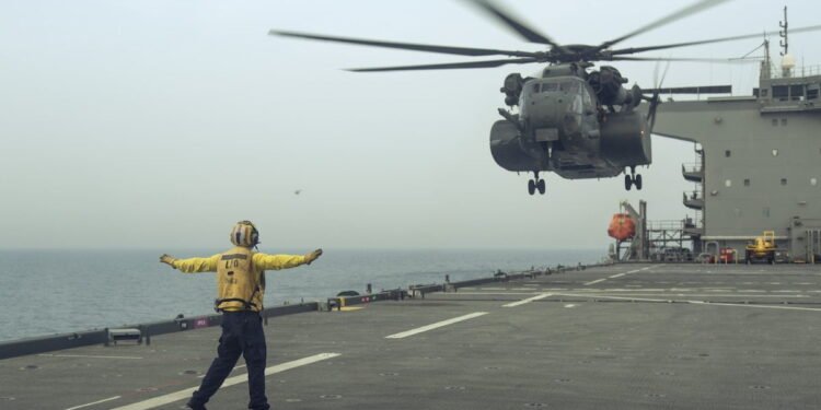 HM 15 conducts deck qualifications
