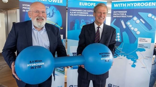 Rotterdam Can Supply Europe With 4.6 Megatonnes Of Hydrogen By 2030 Eurocommissaris-Frans-Timmerman-en-Allard-Castelein -CEO-Havenbedrijf-Rotterdam