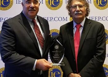 Port of Long Beach Executive Director receiving award