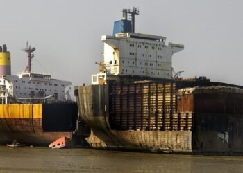 shipbreaking scrapping chittagong