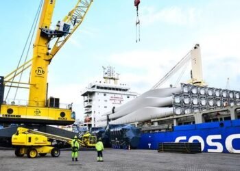 cosco ship at rotterdam